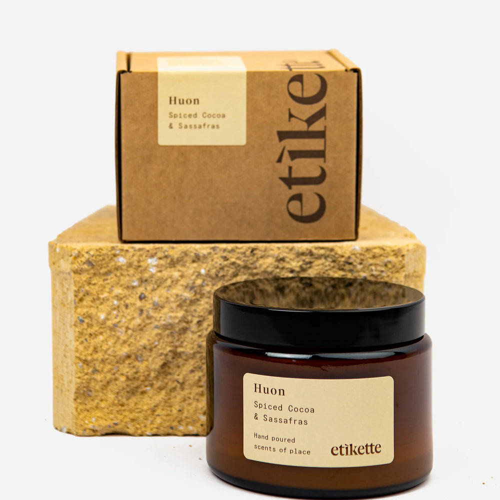 
                      
                        Huon // Spiced Cocoa + Sassafras Etikette Candle
                      
                    