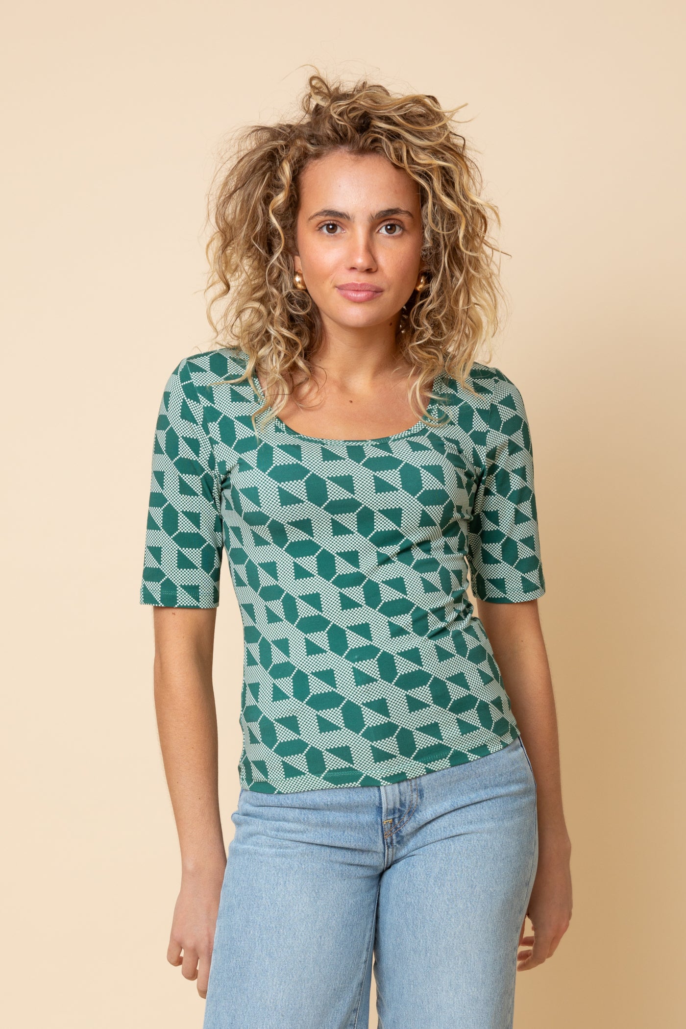 ZIG ZAG Scoop Neck Elbow Sleeve Top