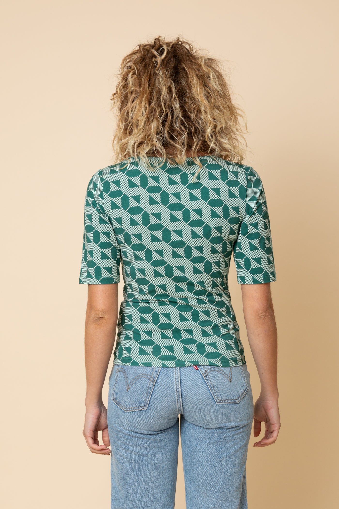 ZIG ZAG Scoop Neck Elbow Sleeve Top