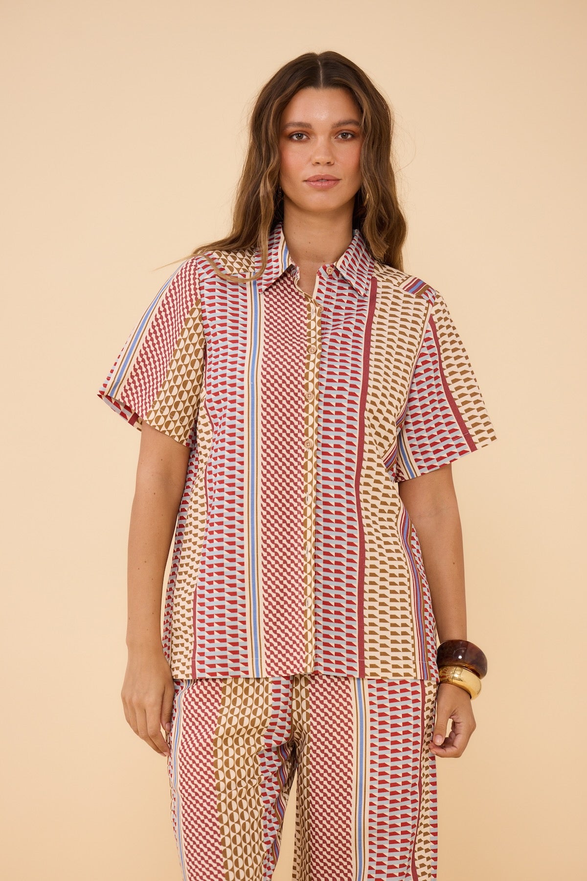Woman wearing Frock Me Out Resort Mod Shirt
