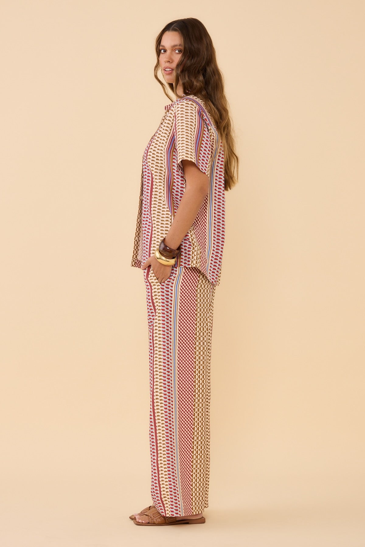 Woman wearing Frock Me Out Resort Mod Shirt