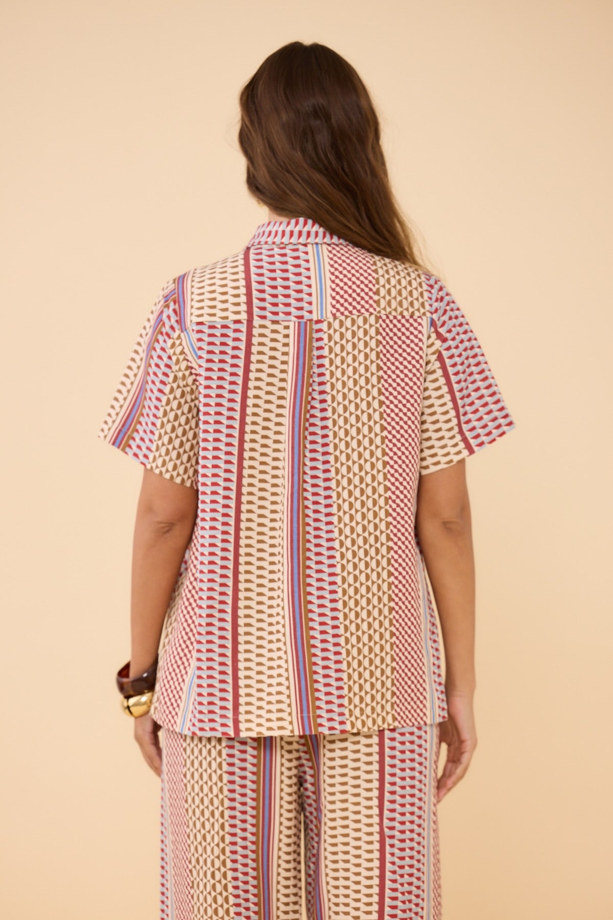 Woman wearing Frock Me Out Resort Mod Shirt