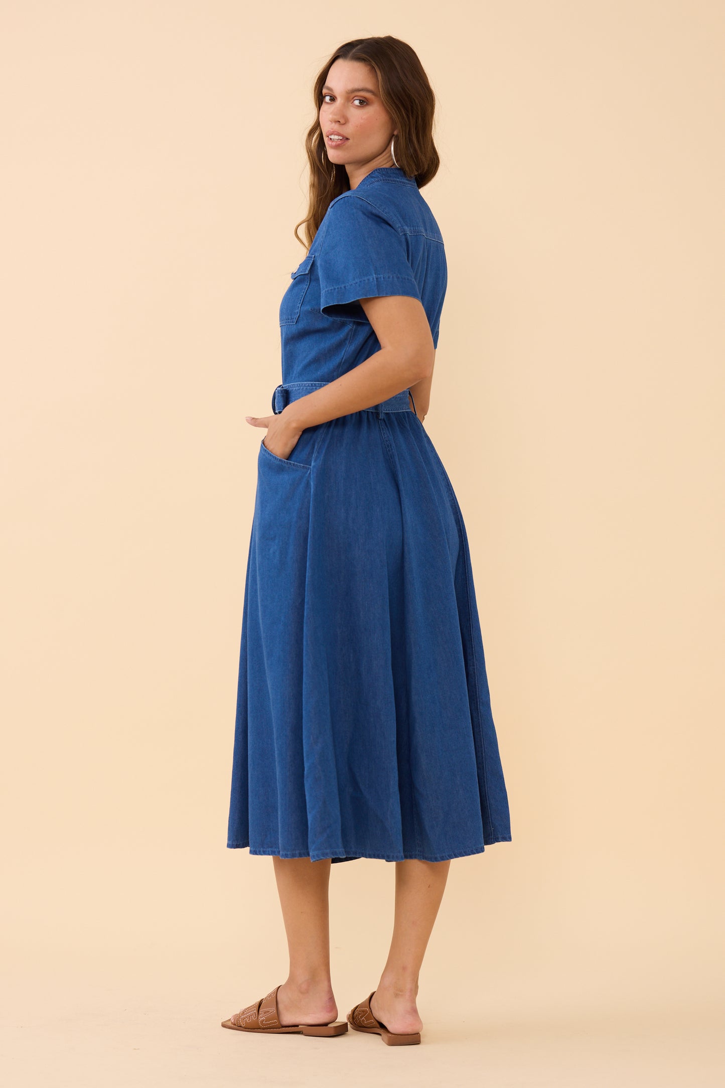 Woman wearing the Frock Me Out CHAMBRAY Safari Dress